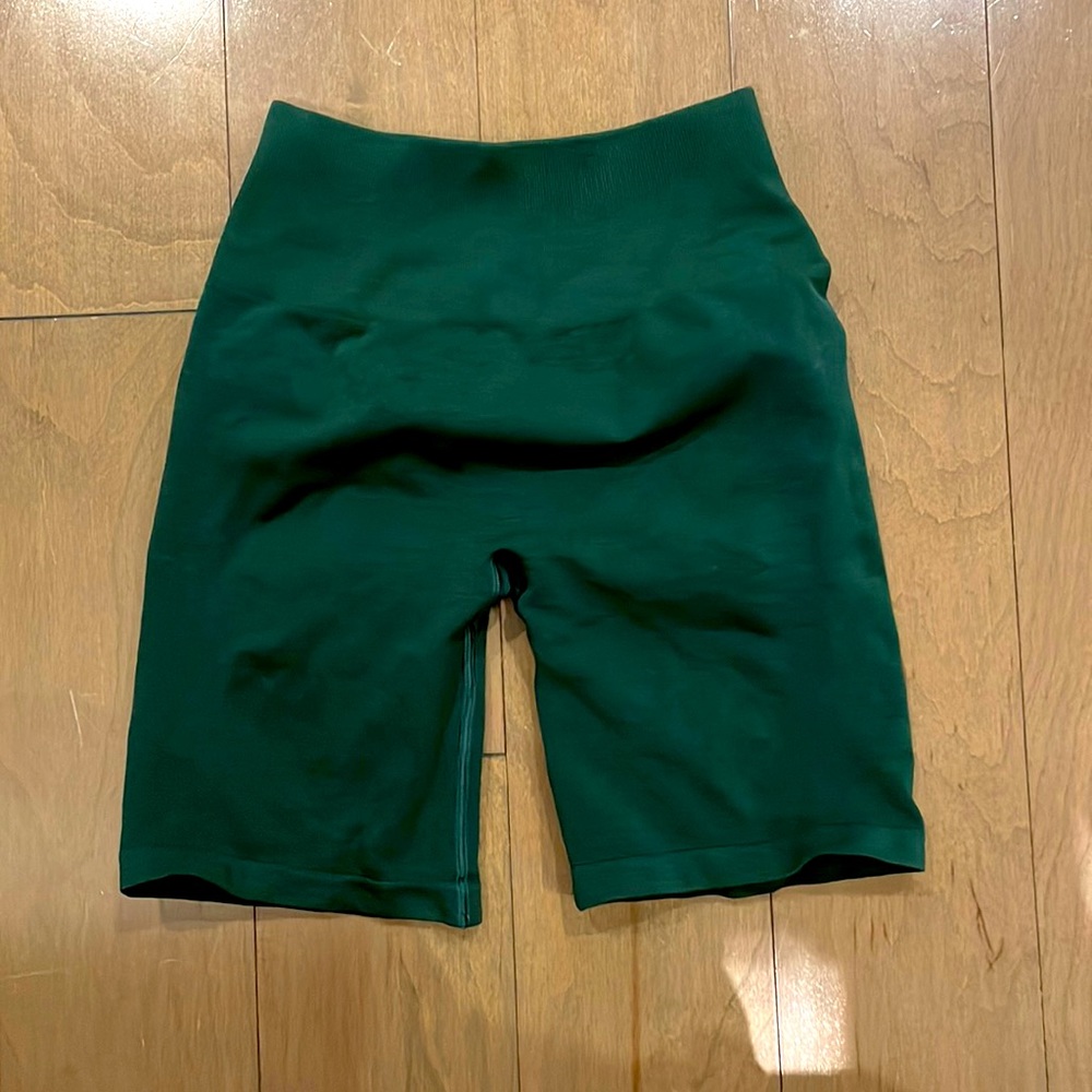 Alphalete amplify 7.5" shorts